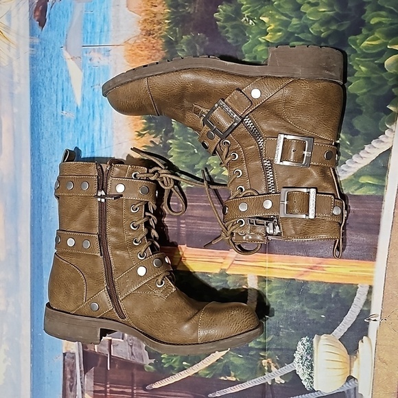 Charles by Charles David Brown Lace Up Boots‎ Size 6 - Picture 1 of 9